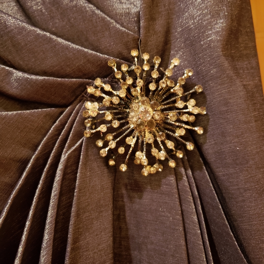Dress - Picture 3 of 4